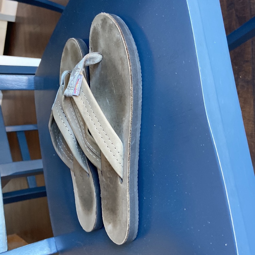 Rainbow Flipflops -gray/brownish- 10.5 inches but fit like a ladies 8/9 - Picture 3 of 5